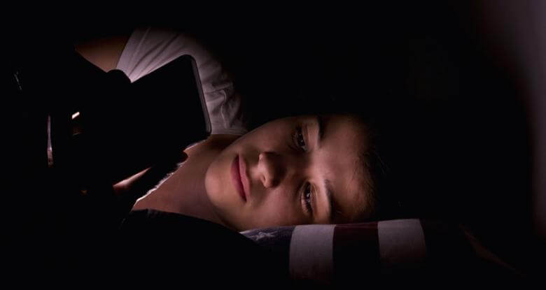 Don't Read e-Books at Sleep Time. Here is why - WinfiY crunch