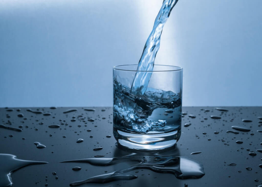 How Much Water Should You Drink a Day To Stay Healthy - WinfiY crunch