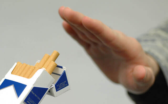 Quit Smoking To Reduce Chances of Heart Attack - WinfiY crunch