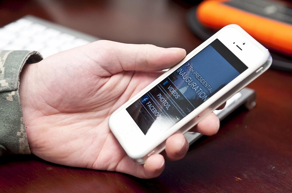 This is Why You can't ignore Social Media & Your Smartphone's Bloody Push Notifications - WinfiY crunch