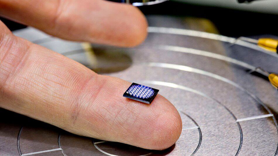 World's smallest computer from IBM - WinfiY crunch
